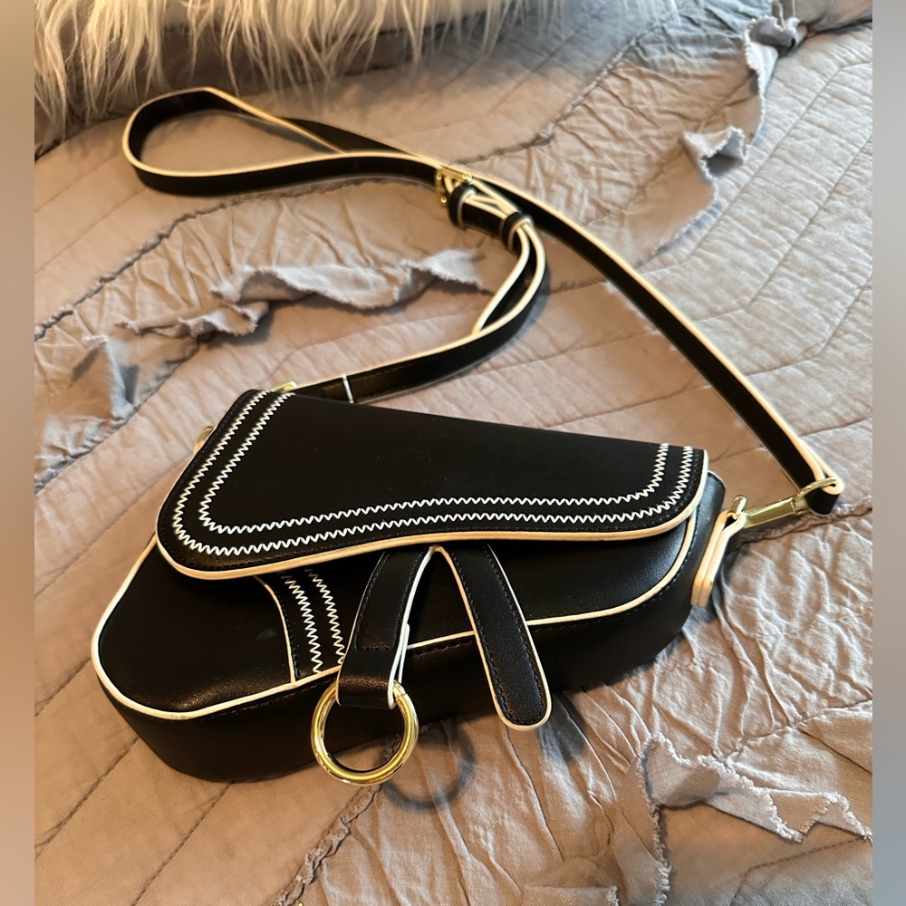 Crossbody bag, adjustable strap.